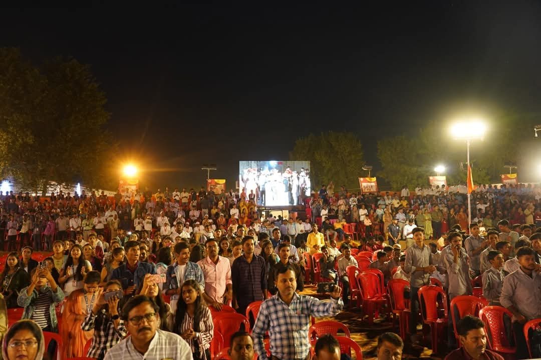 जाणता राजा की पूर्व प्रस्तुतियों के दृश्य।