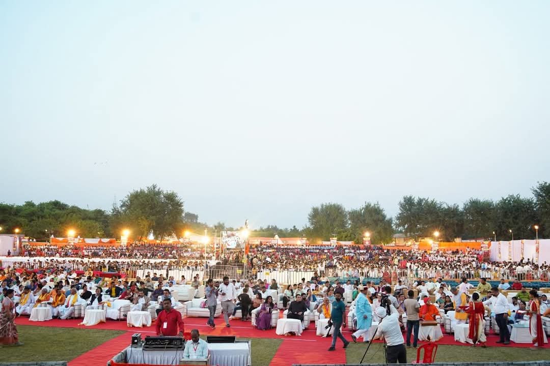 जाणता राजा की पूर्व प्रस्तुतियों के दृश्य।