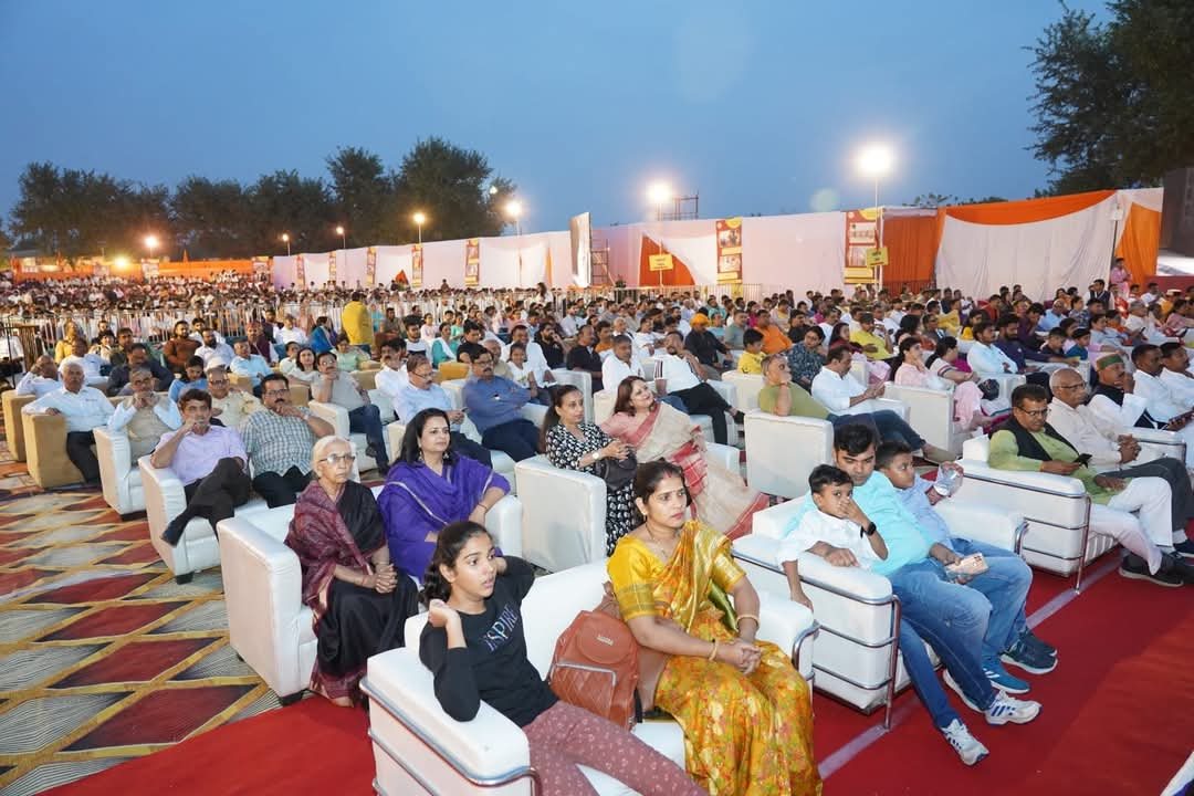 जाणता राजा की पूर्व प्रस्तुतियों के दृश्य।