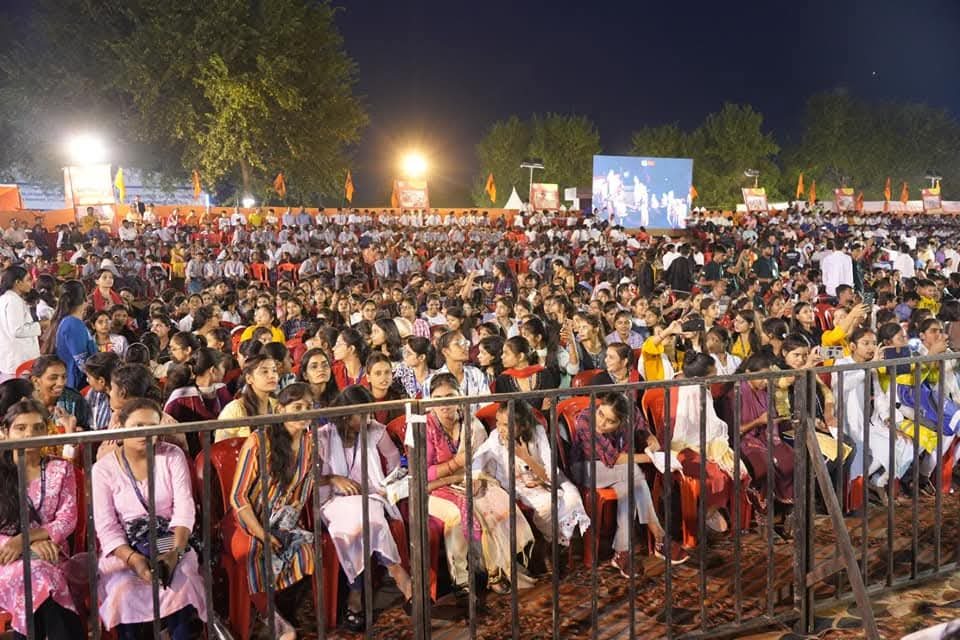 जाणता राजा की पूर्व प्रस्तुतियों के दृश्य।