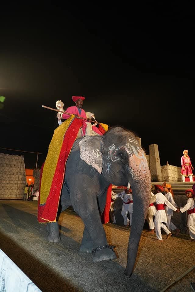 जाणता राजा की पूर्व प्रस्तुतियों के दृश्य।