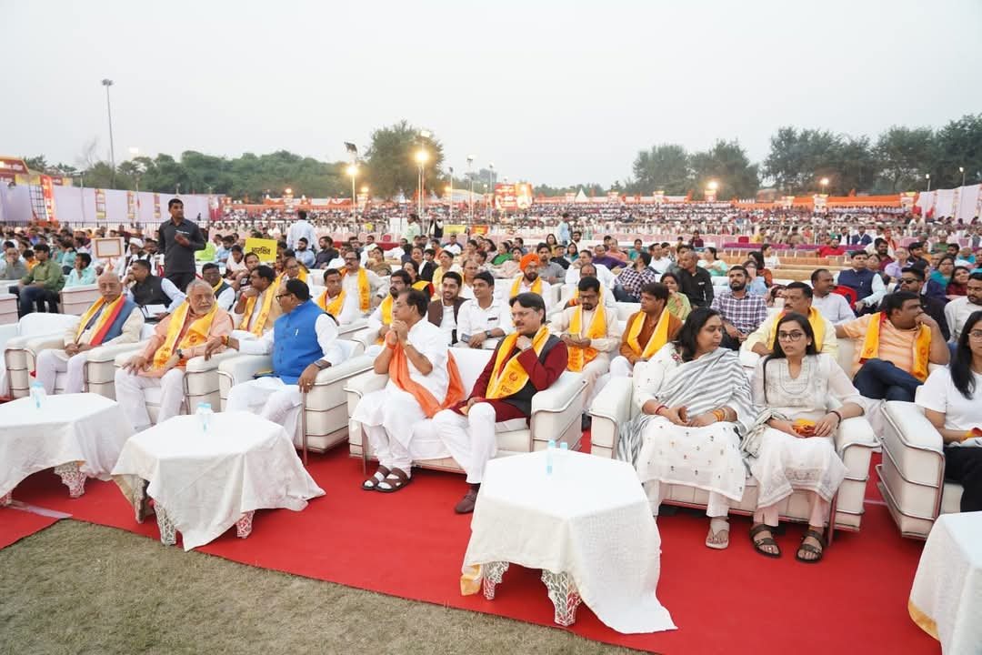 जाणता राजा की पूर्व प्रस्तुतियों के दृश्य।